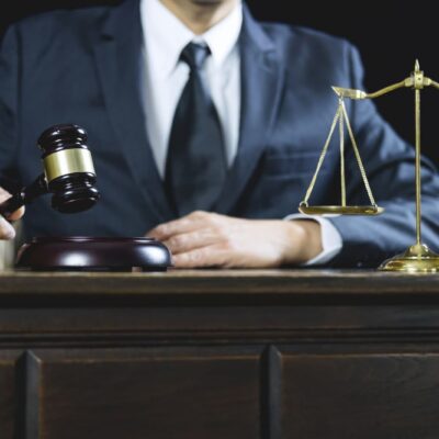 Про поважні причини неприбуття адвоката за викликом до суду або інших органів